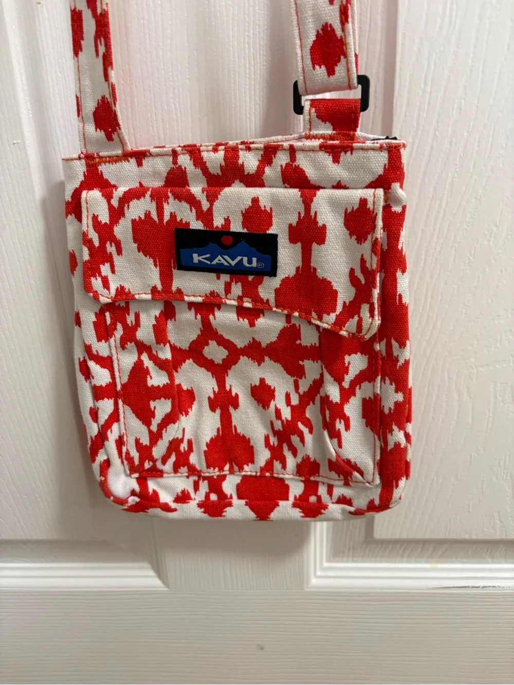 KAVU small cross body bag, orange and white pattern, snap top closure